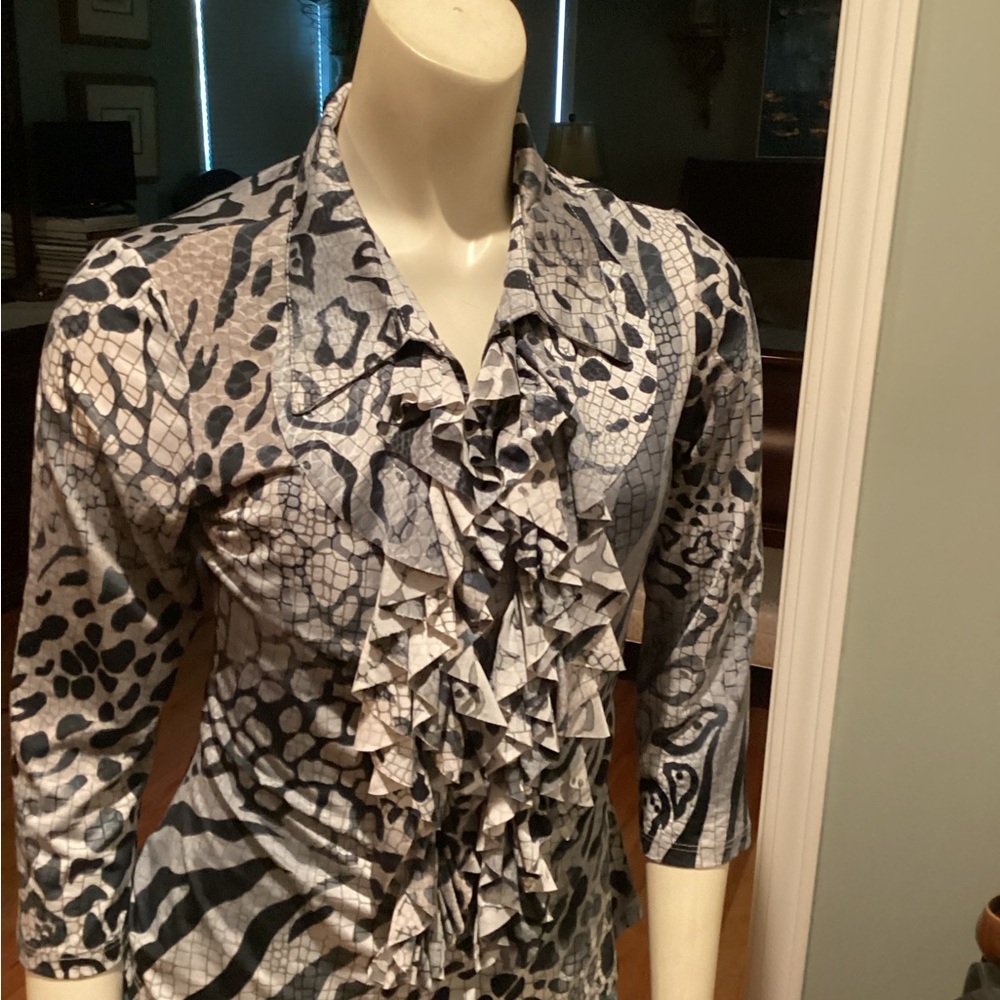 Laura Max Animal Print Ruffle Blouse - Picture 2 of 14